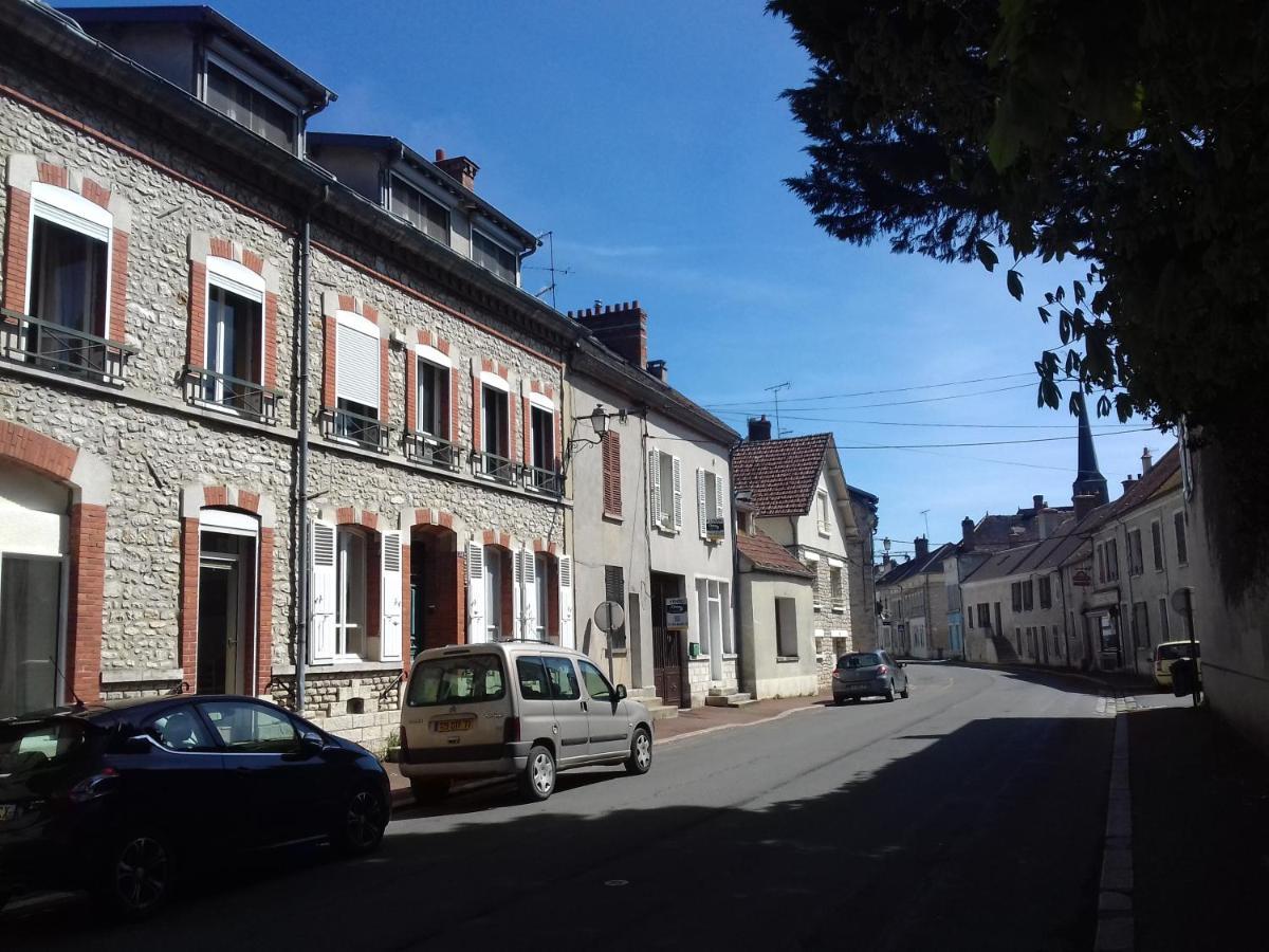 Le Voltaire